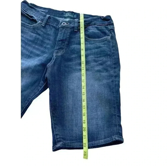 Women’s Lucky Brand Dark Wash Bermuda Stretch Shorts• Size 12/31•Preowned• - Picture 5 of 9